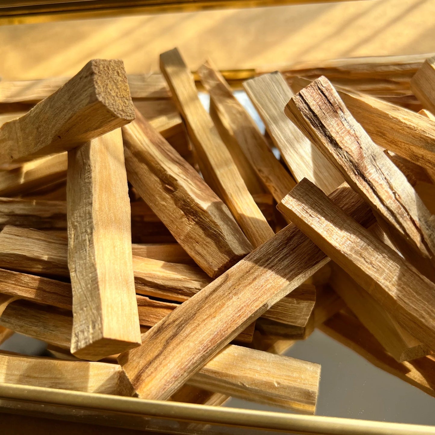 5 Ramitas de Palo Santo Peruano - Raw Incense - Grupo Samaná