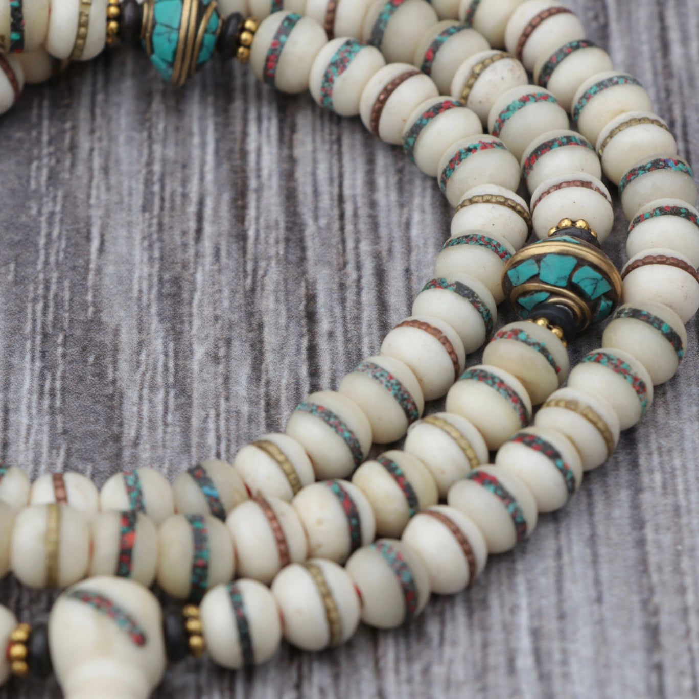 Collar Mala de Hueso de Yak con Mantra Tibetano – Impermanencia y Protección - Buddha Stones