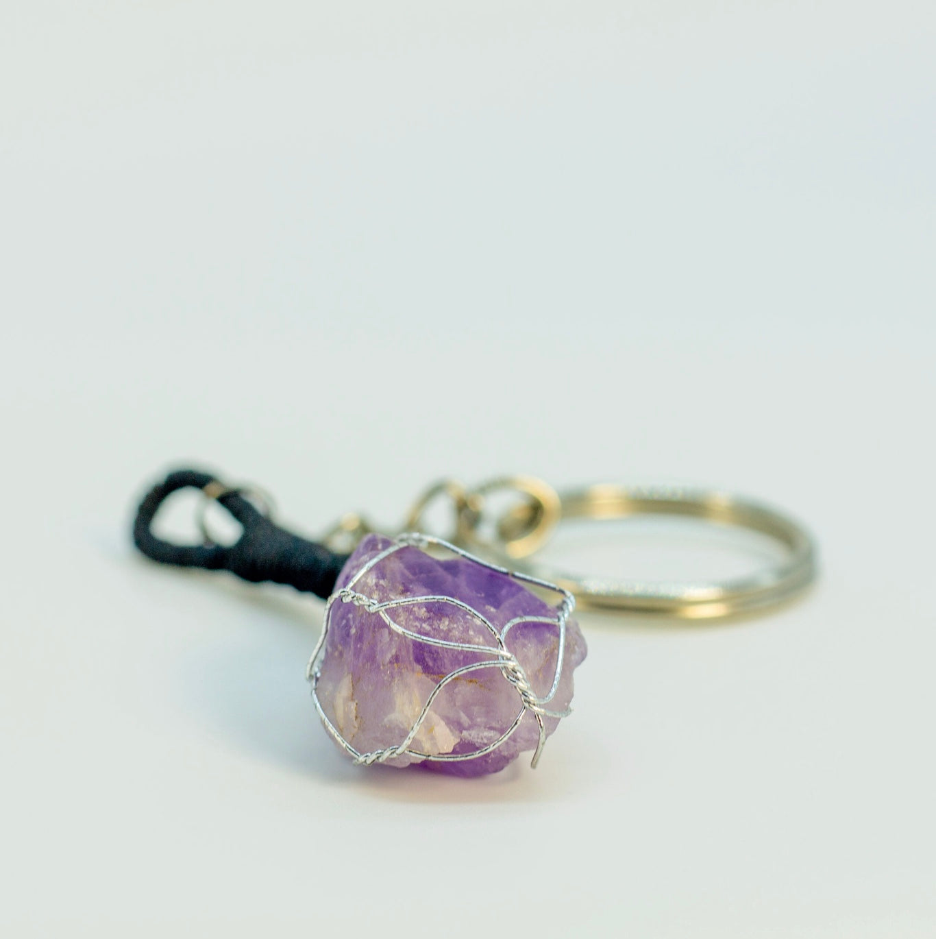 Llavero de Amatista en Piedra Natural – Calma y Protección Espiritual - Samana Stones