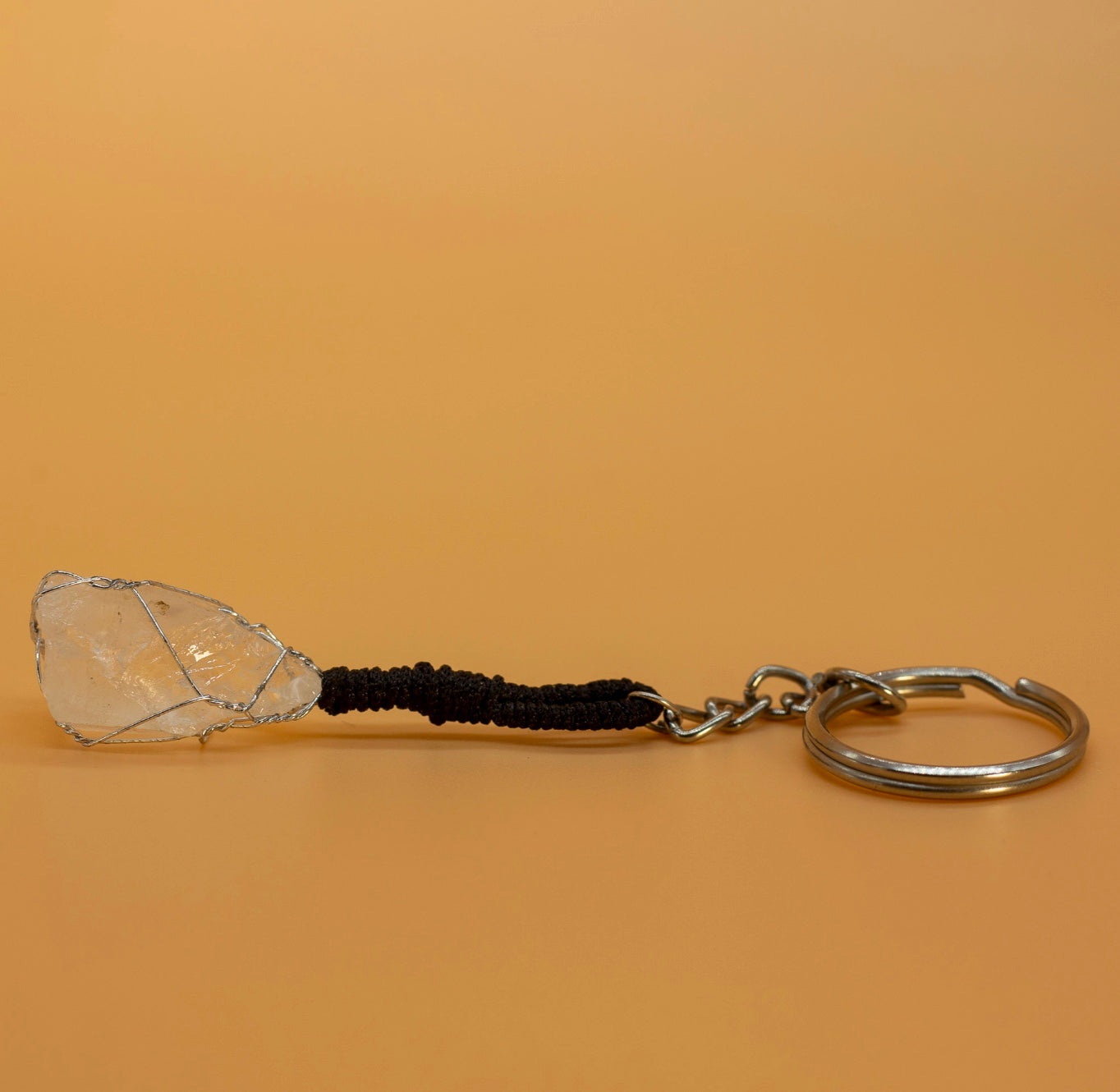 Llavero de Cuarzo Cristal en Piedra Natural – Claridad y Sanación - Samana Stones