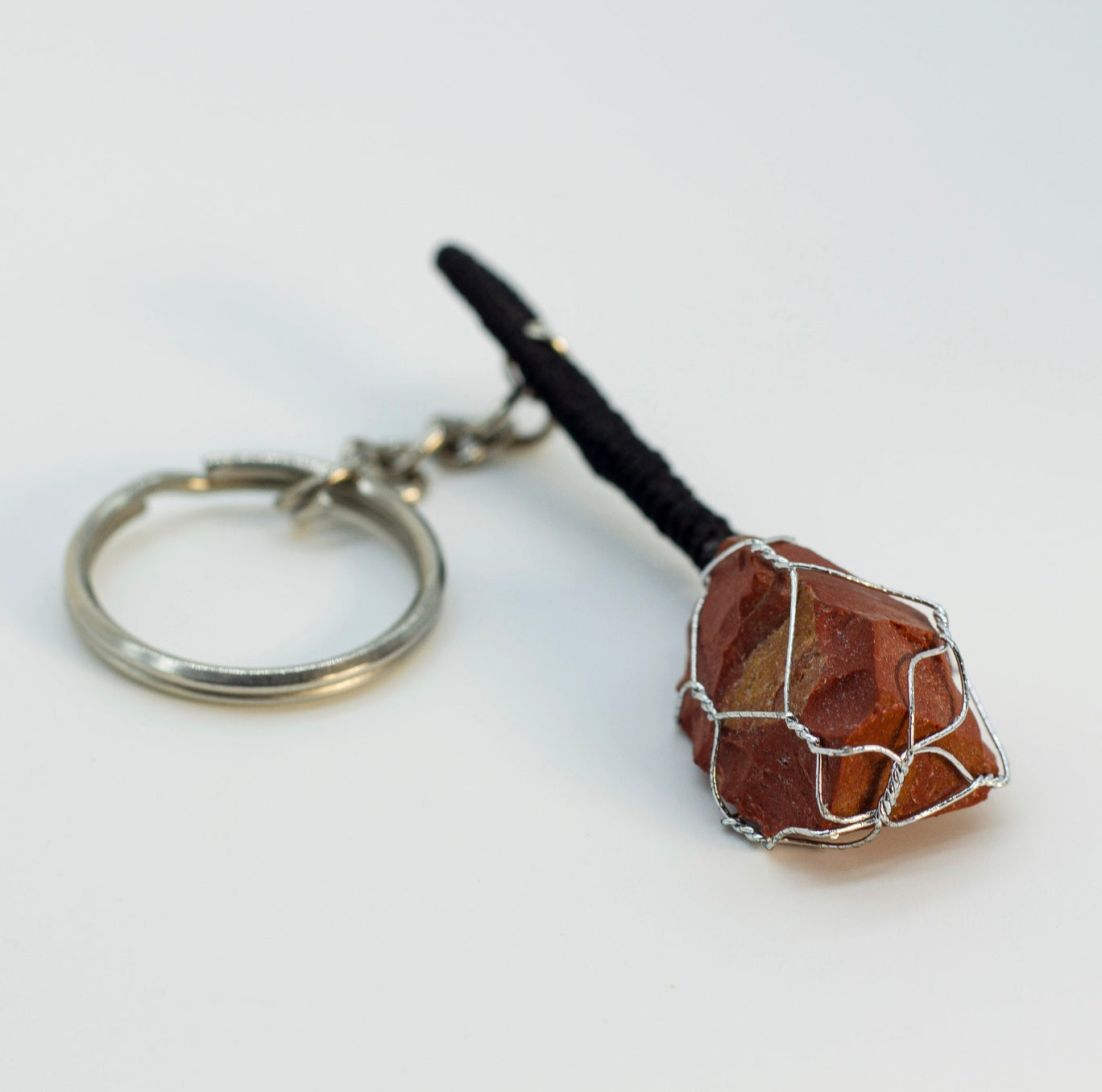 Llavero de Jaspe Rojo en Piedra Natural – Fuerza y Estabilidad - Samana Stones