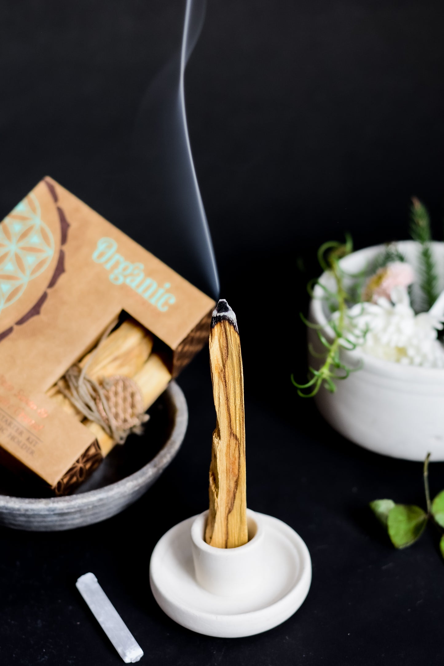 Kit Palo Santo con Selenita y Porta Incienso de Cerámica