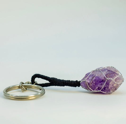 Llavero de Amatista en Piedra Natural – Calma y Protección Espiritual - Samana Stones