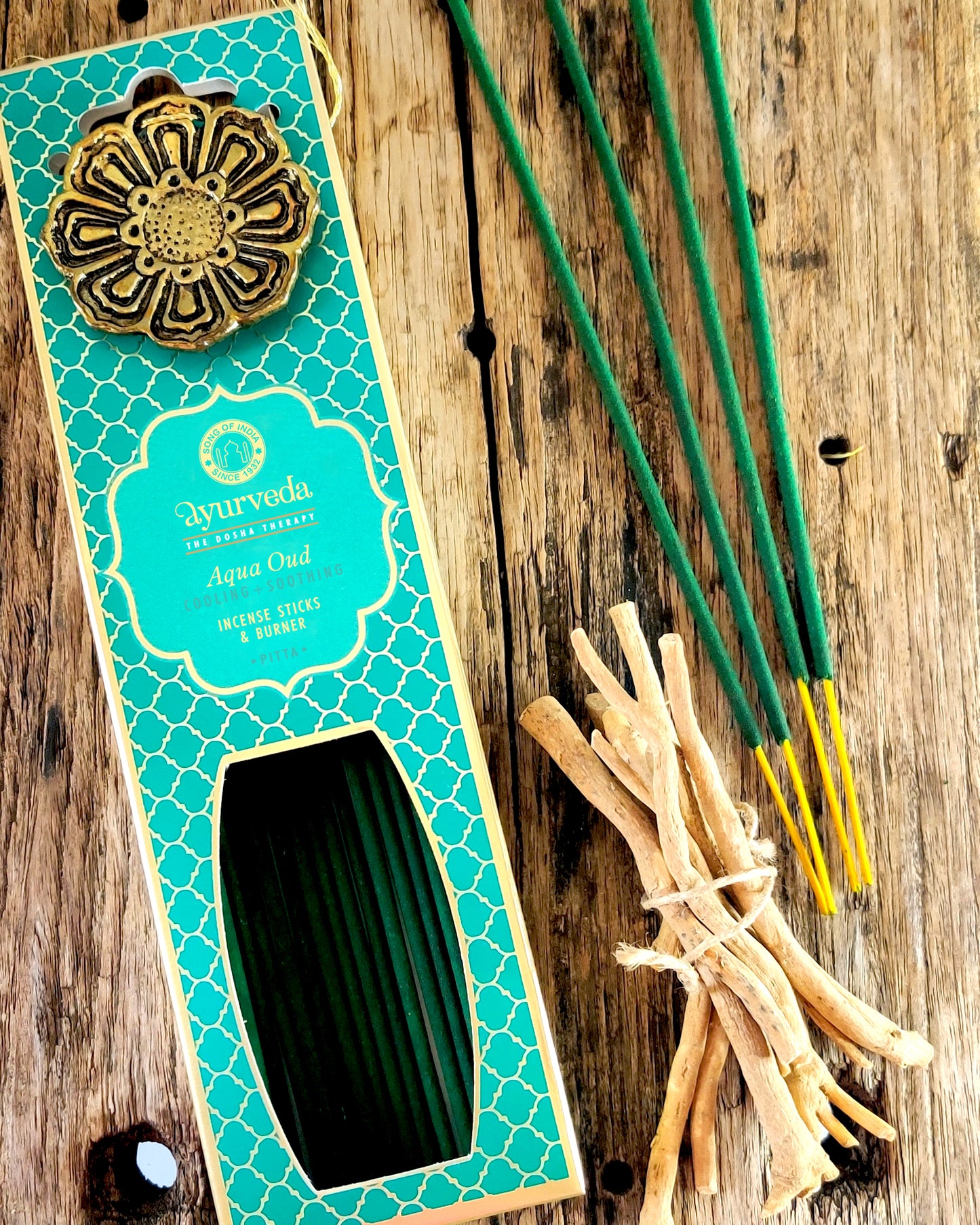 Display 12 uds. Incienso Ayurveda de Lujo + Quemador de Metal Colgante