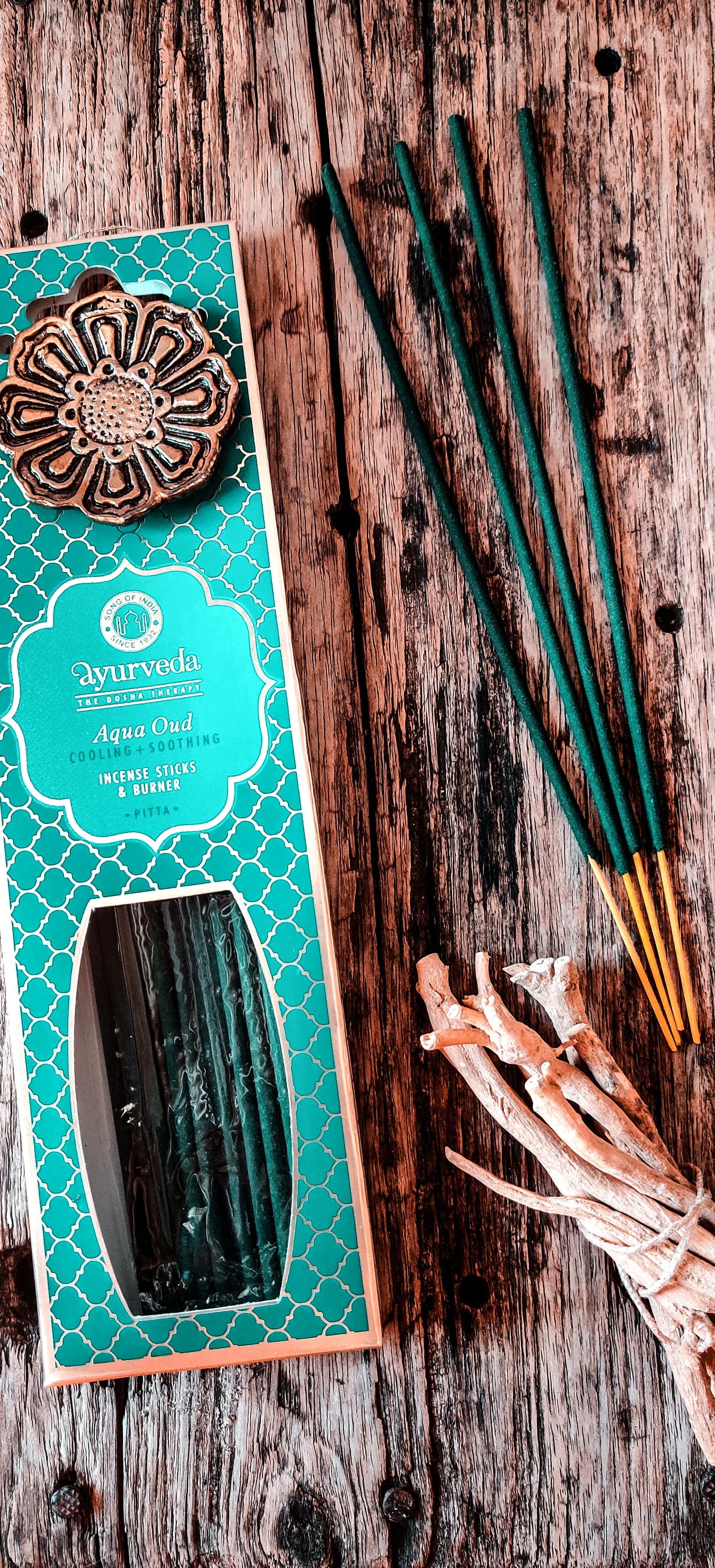 Display 12 uds. Incienso Ayurveda de Lujo + Quemador de Metal Colgante